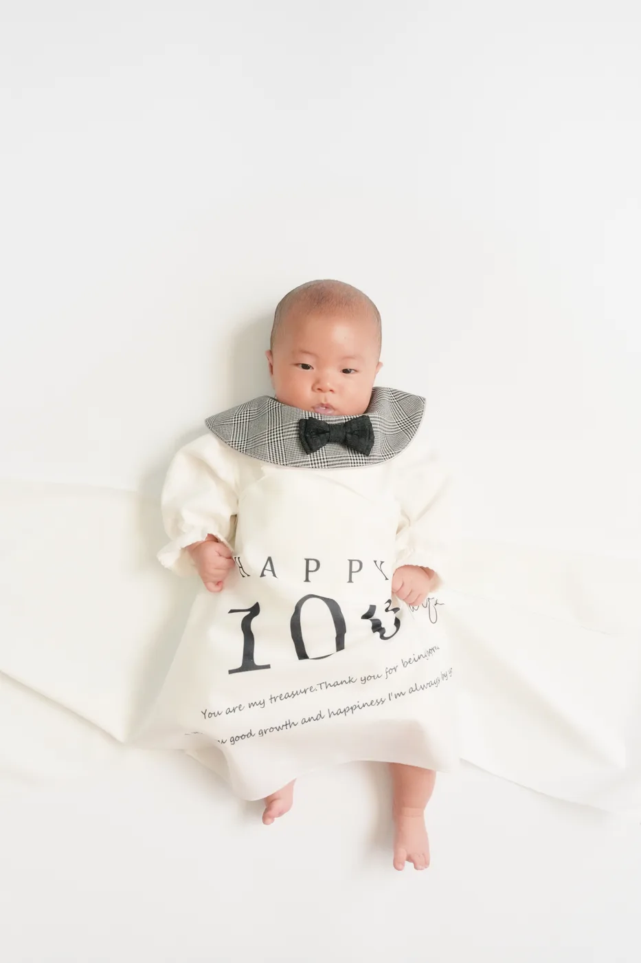 HAPPY 100のタペストリーと撮った100日祝いフォト